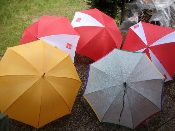 Divers Parapluies et Parapluies Canne à 2 €- Neufs