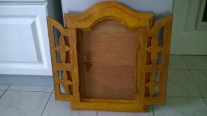 Porte miroir en bois sculpté à deux vantaux