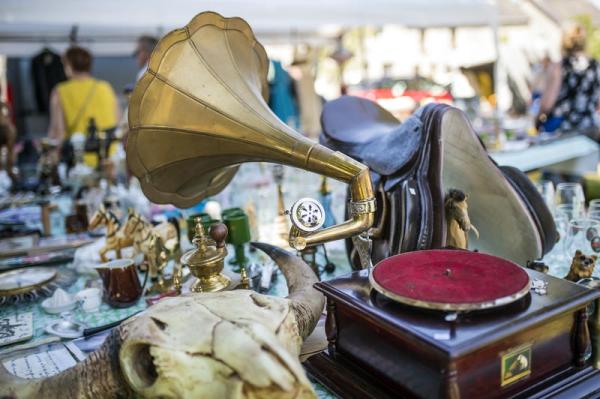 Brocante, Vide grenier - Jutigny