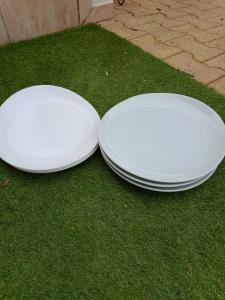 6 Assiettes blanches ovales