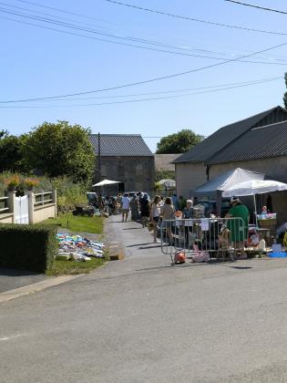 Brocante, Vide-greniers - Hauteville