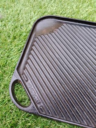 Plaque en fonte pour grillade