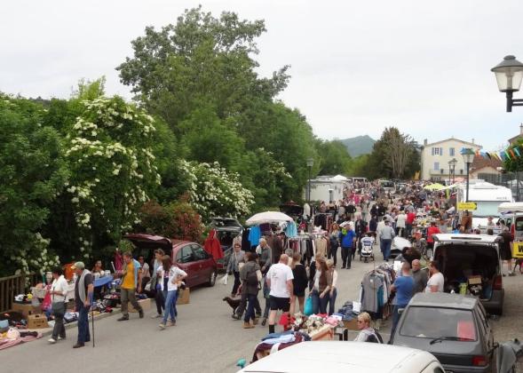 Vide-greniers - Mirabel-et-Blacons