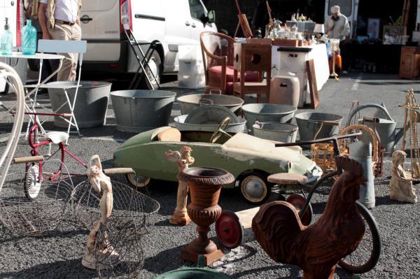 Puces et Vide-Greniers (Meze)