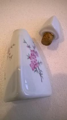 FLACON A PARFUM EN PORCELAINE DE LIMOGES DECOR FLEURS