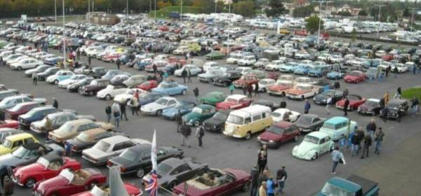 Expo voitures anciennes et stands voitures miniatures de Perpignan