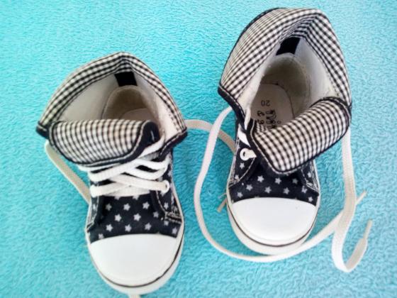 Baskets en tissus noir et blanc