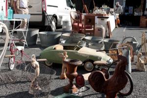 Puces et Vide-Greniers (Meze)