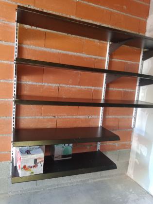 Etagères en fer