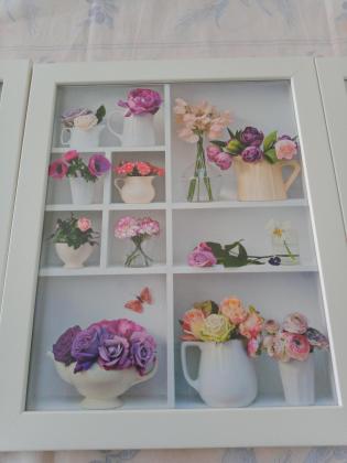 3 cadres blancs avec fleurs