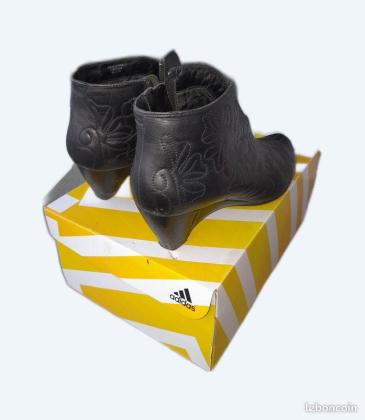 Paire de Mini Bottine de Femme