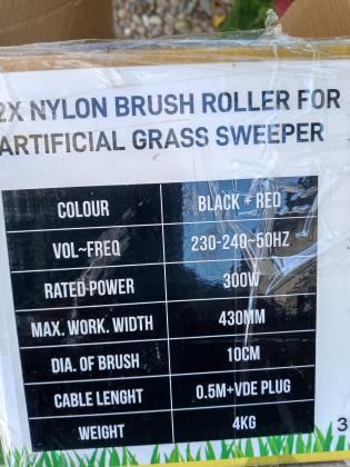 Brosse électrique nettoyante pour gazon synthétique