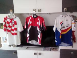 lot vêtements vélo 16 articles Visiteurs: 370