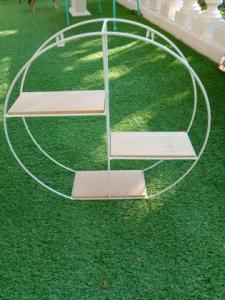 Deux étagères blanches fer et bois