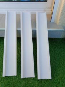 3 étagères blanches en bois