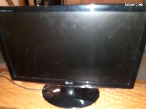 Grand écran plat d'ordinateur