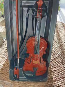 Petit violon musical marron