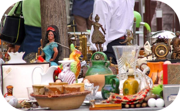 Brocante, Vide-greniers - Chargé