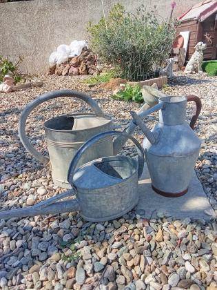 3 vieux arrosoirs fer