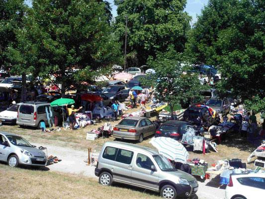 Vide-greniers - Saint-Genouph